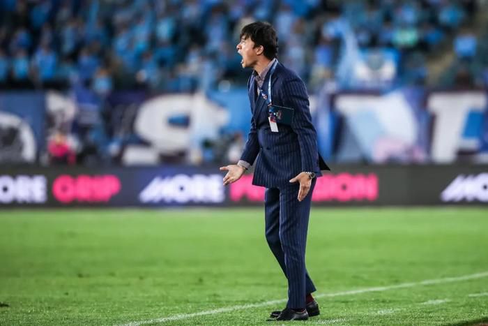 今天凌晨，AC米兰2-2战平垫底的萨勒尼塔纳，俱乐部老板对皮奥利很不满，其中有比赛结果不理想的原因，也有球队太多肌肉伤病的原因，最近一个肌肉受伤的米兰球员是托莫里。